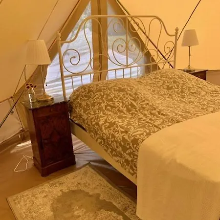 Les Fresses Glamping Luxusní stan Saint-Julien-la-Genete