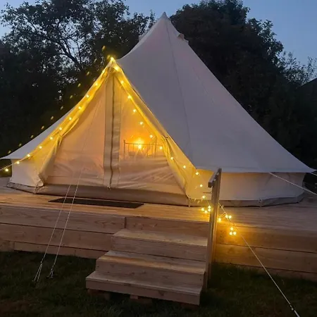 Les Fresses Glamping Campo de lujo Saint-Julien-la-Genete