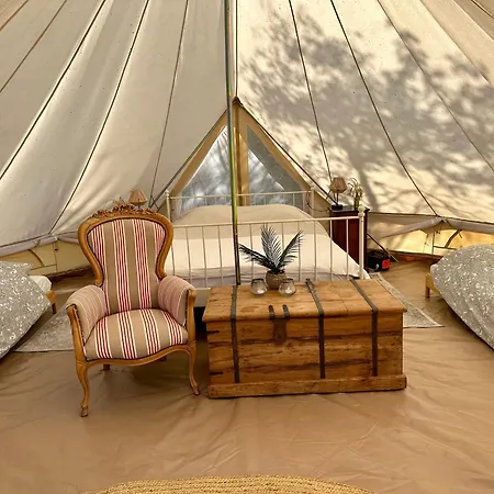 Les Fresses Glamping Campo de lujo Saint-Julien-la-Genete